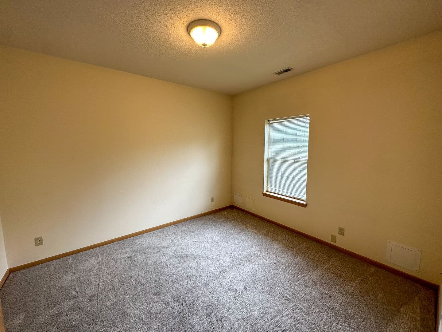 Ames Apartment: 210 Gray Ave