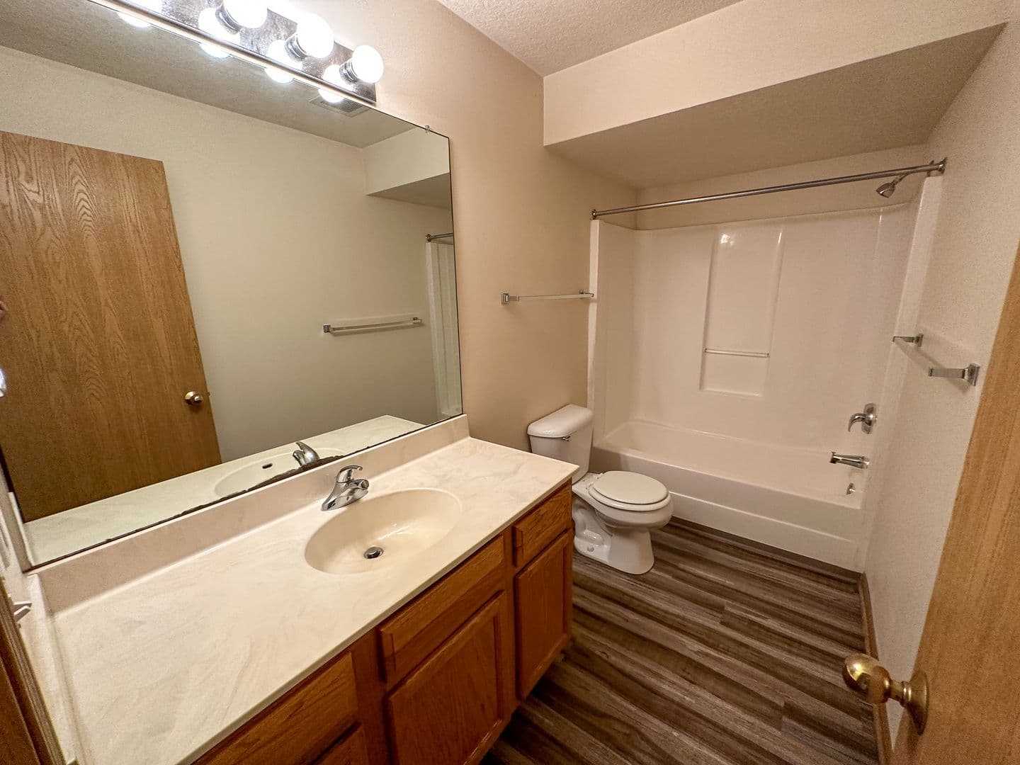 Ames Apartment: 121 Beach Ave