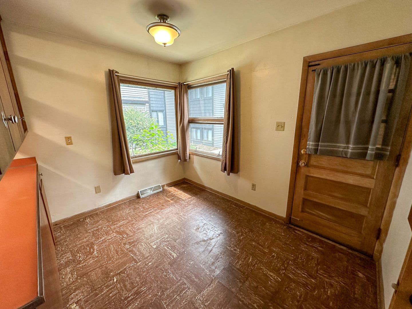 Ames Apartment: 3319 Story Street