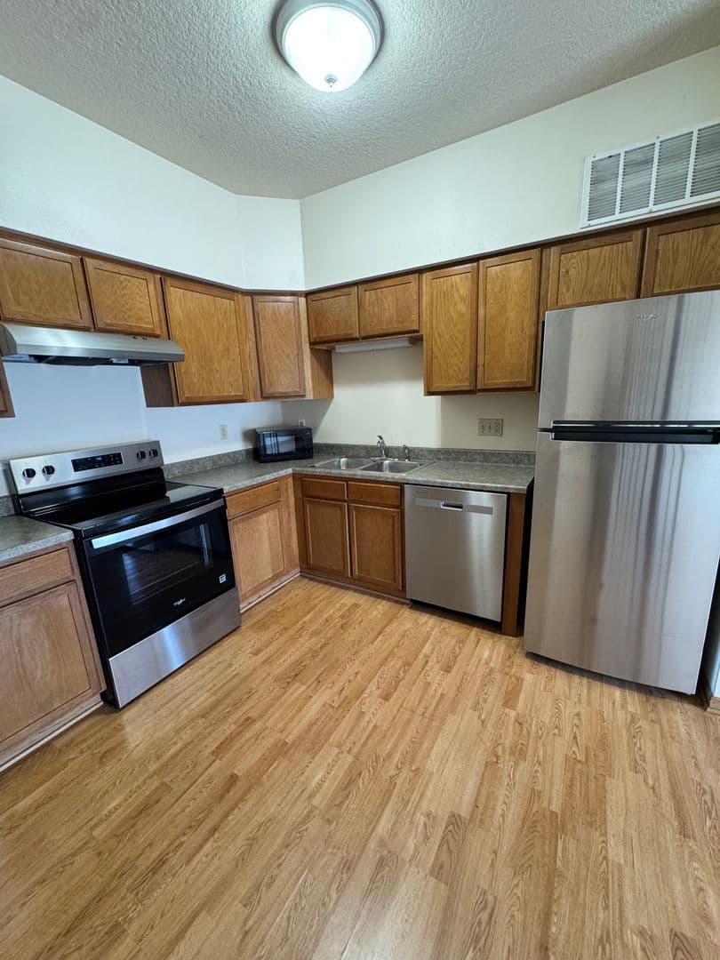Ames Apartment: 210 Gray Ave