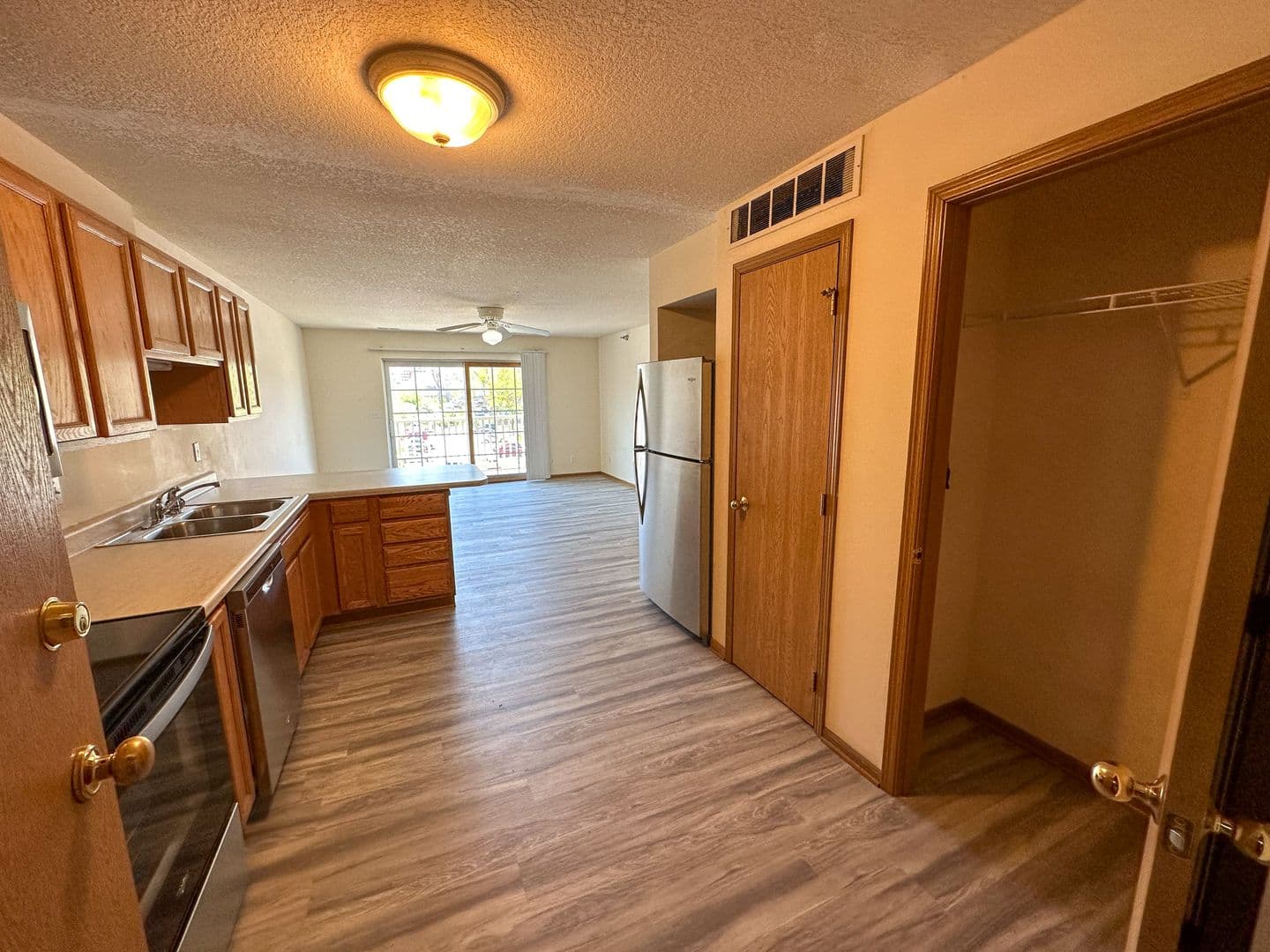 Ames Apartment: 121 Beach Ave