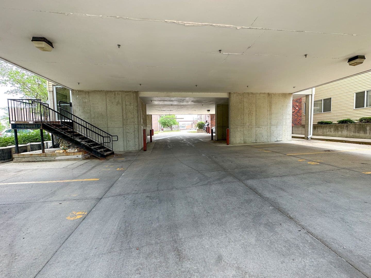 Ames Apartment: 225 N Hyland Ave