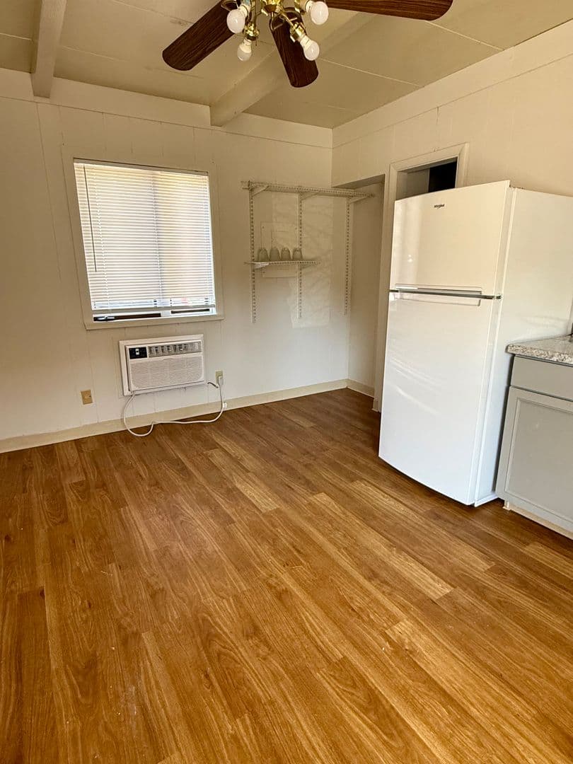 Ames Apartment: 4216 Lincoln Swing St