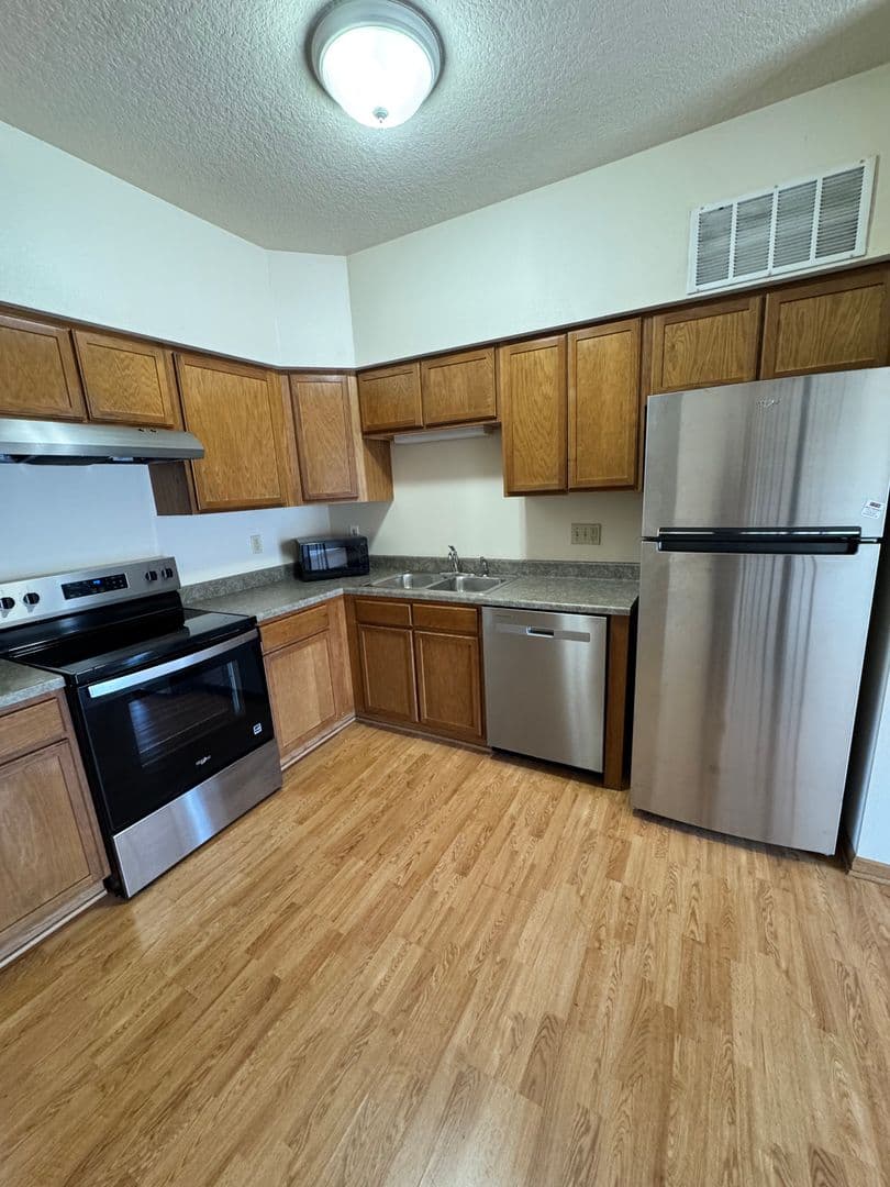 Ames Apartment: 210 Gray Ave