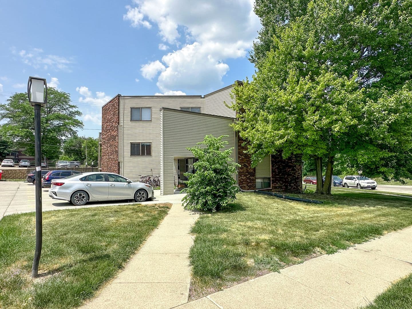 Ames Apartment: 247 Sheldon Ave