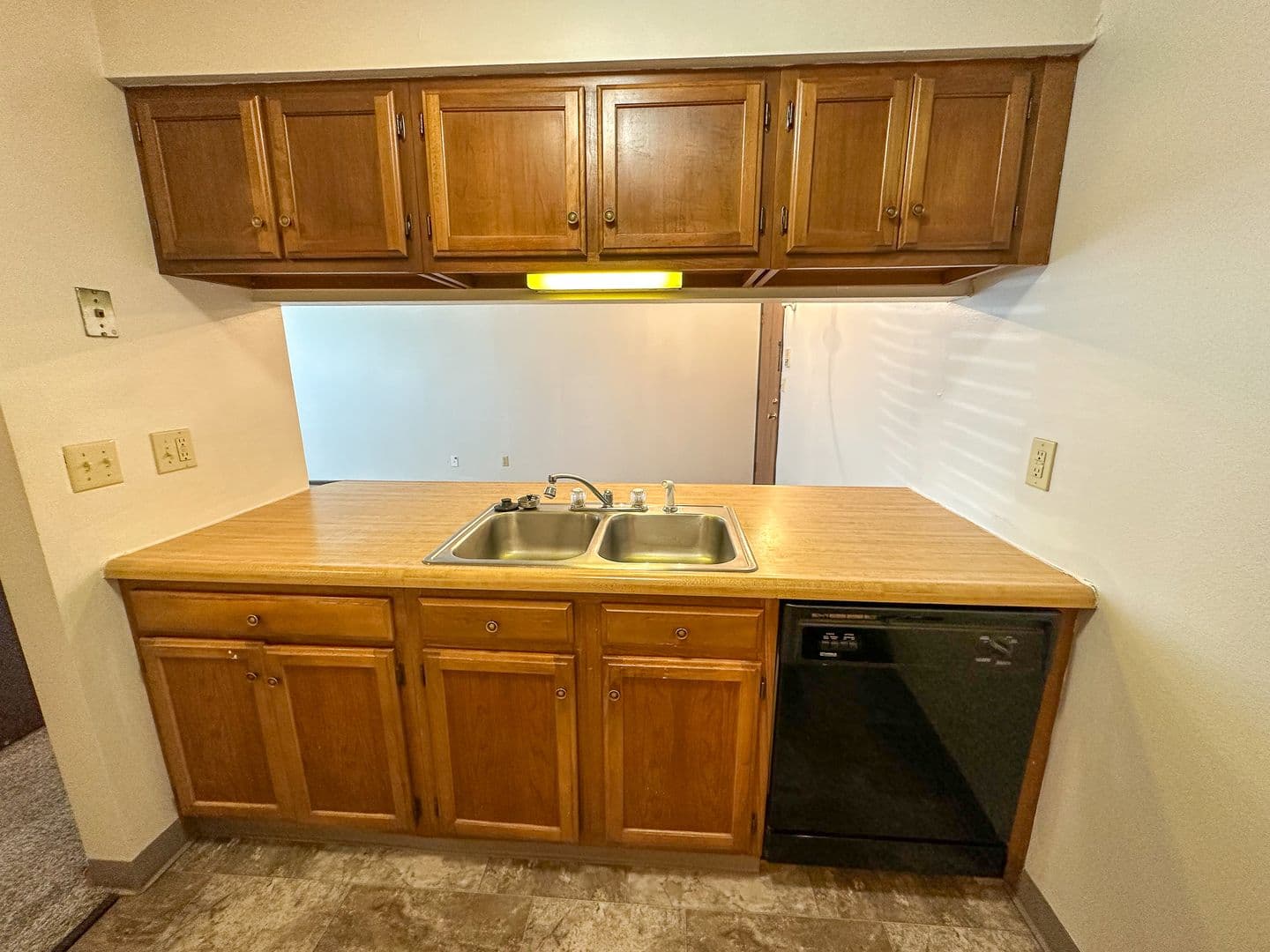 Ames Apartment: 4518 Hutchison St