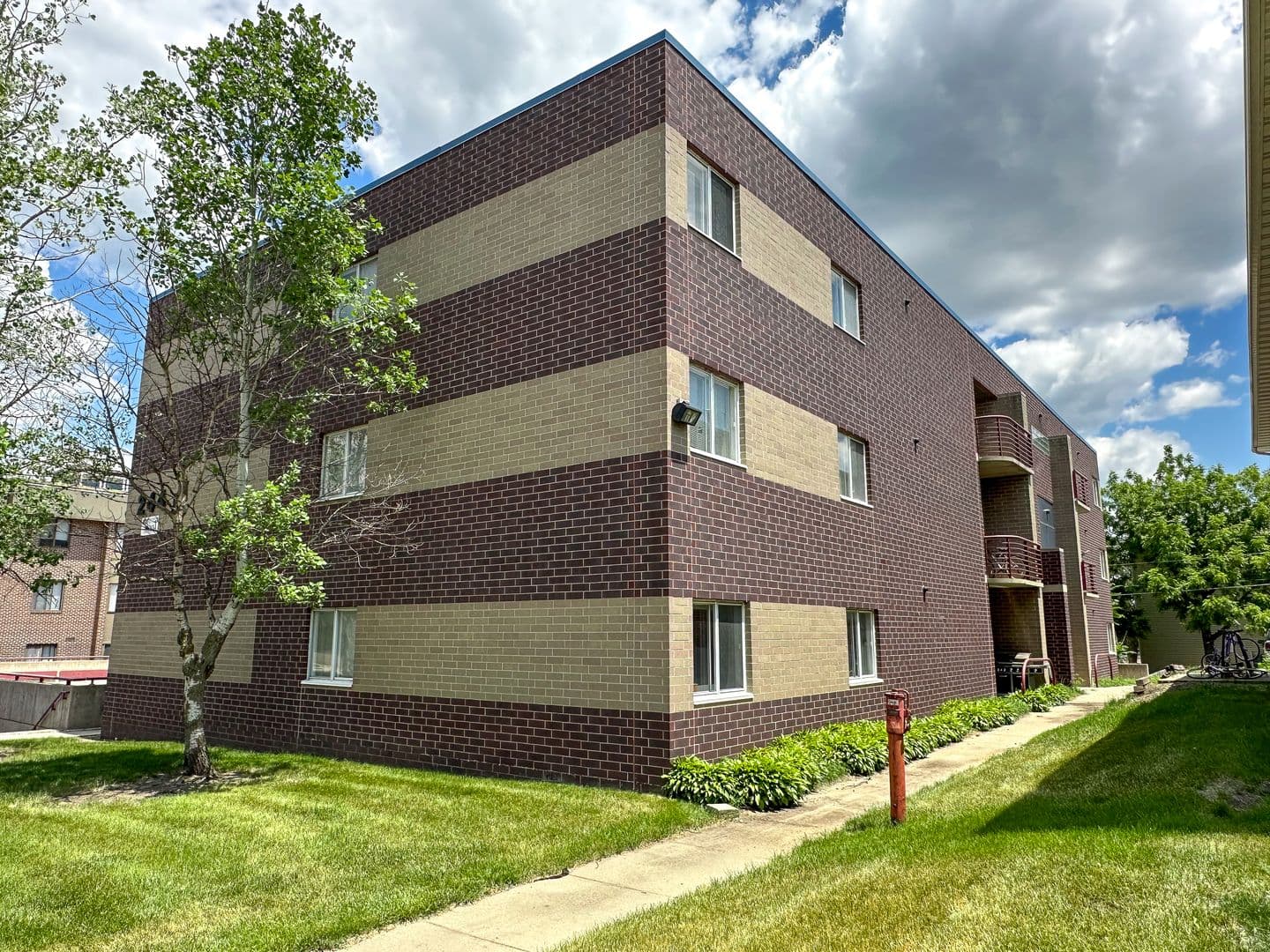 Ames Apartment: 244 N Hyland Ave