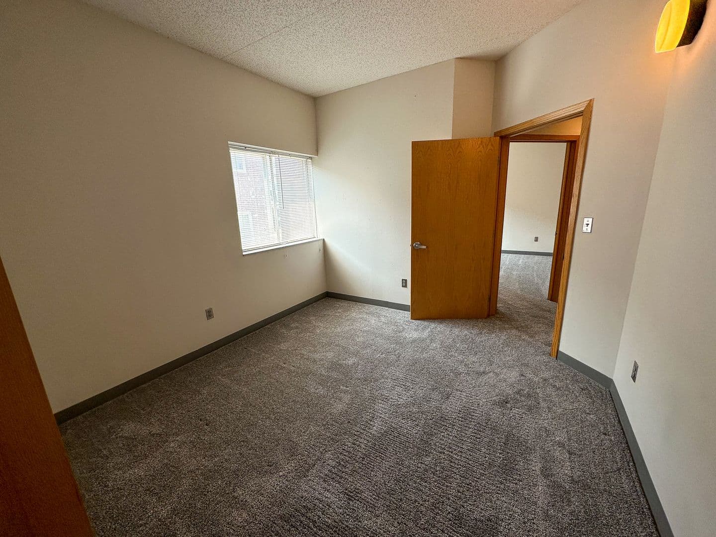 Ames Apartment: 244 N Hyland Ave