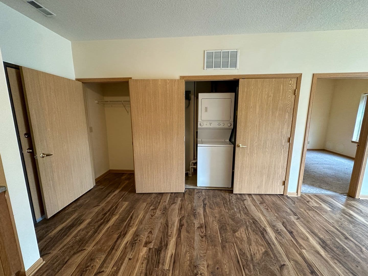 Ames Apartment: 210 Gray Ave