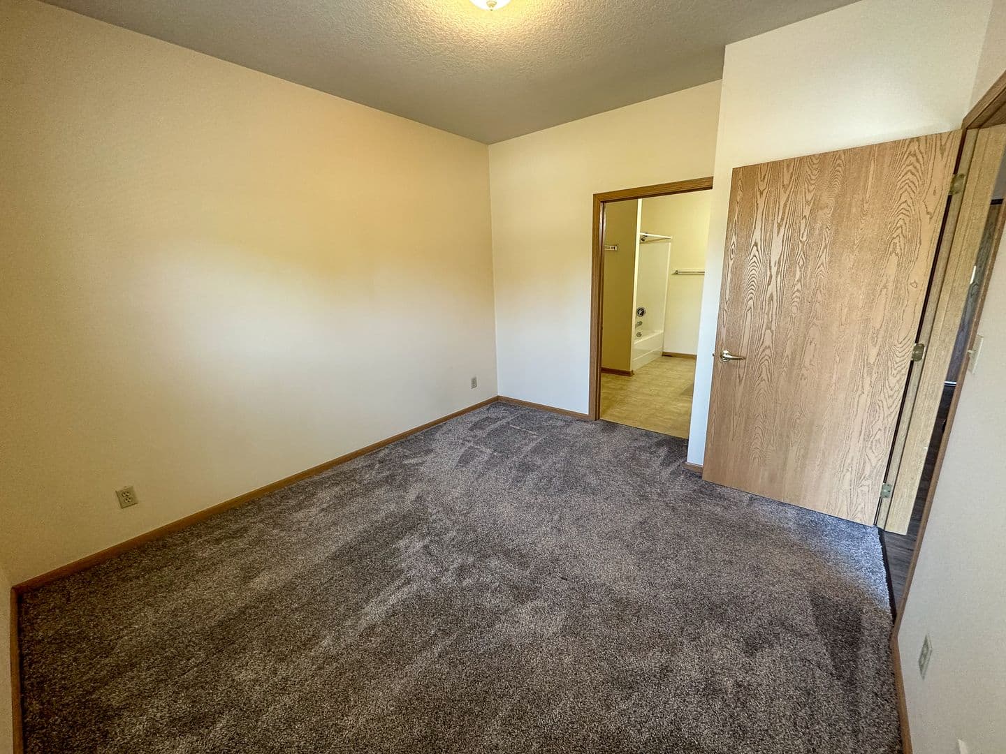Ames Apartment: 210 Gray Ave