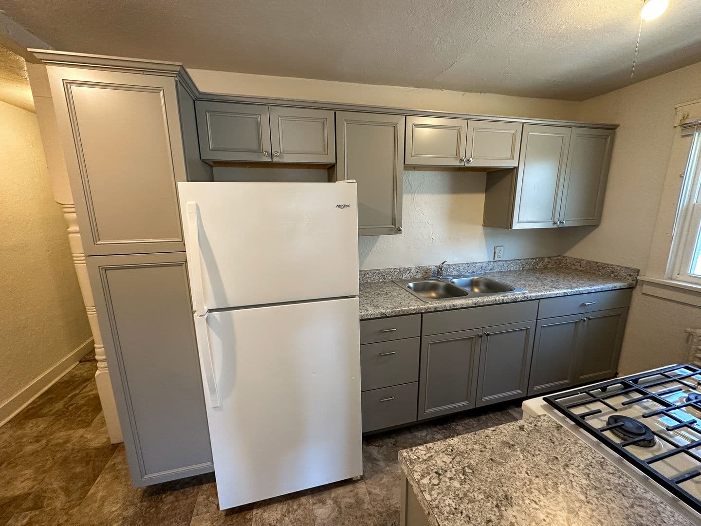 Ames Apartment: 141 Campus Ave