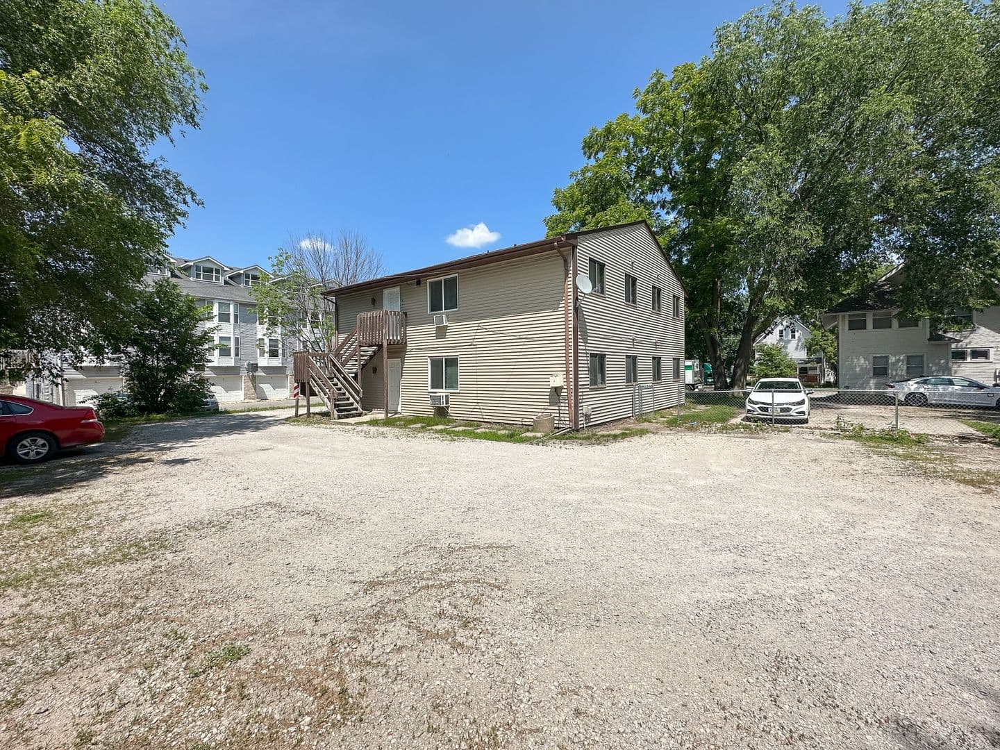 Ames Apartment: 321 Stanton Ave