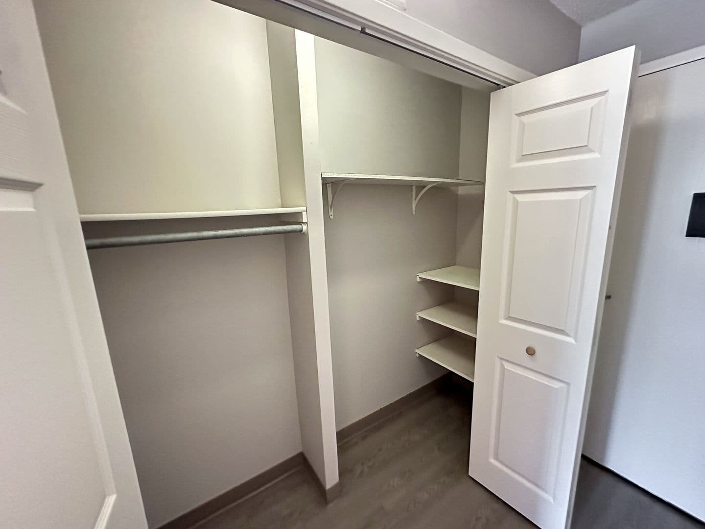 Ames Apartment: 246 N Hyland Ave