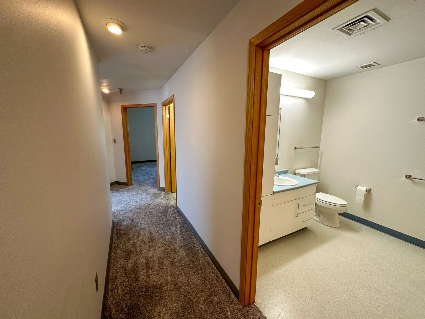 Ames Apartment: 244 N Hyland Ave