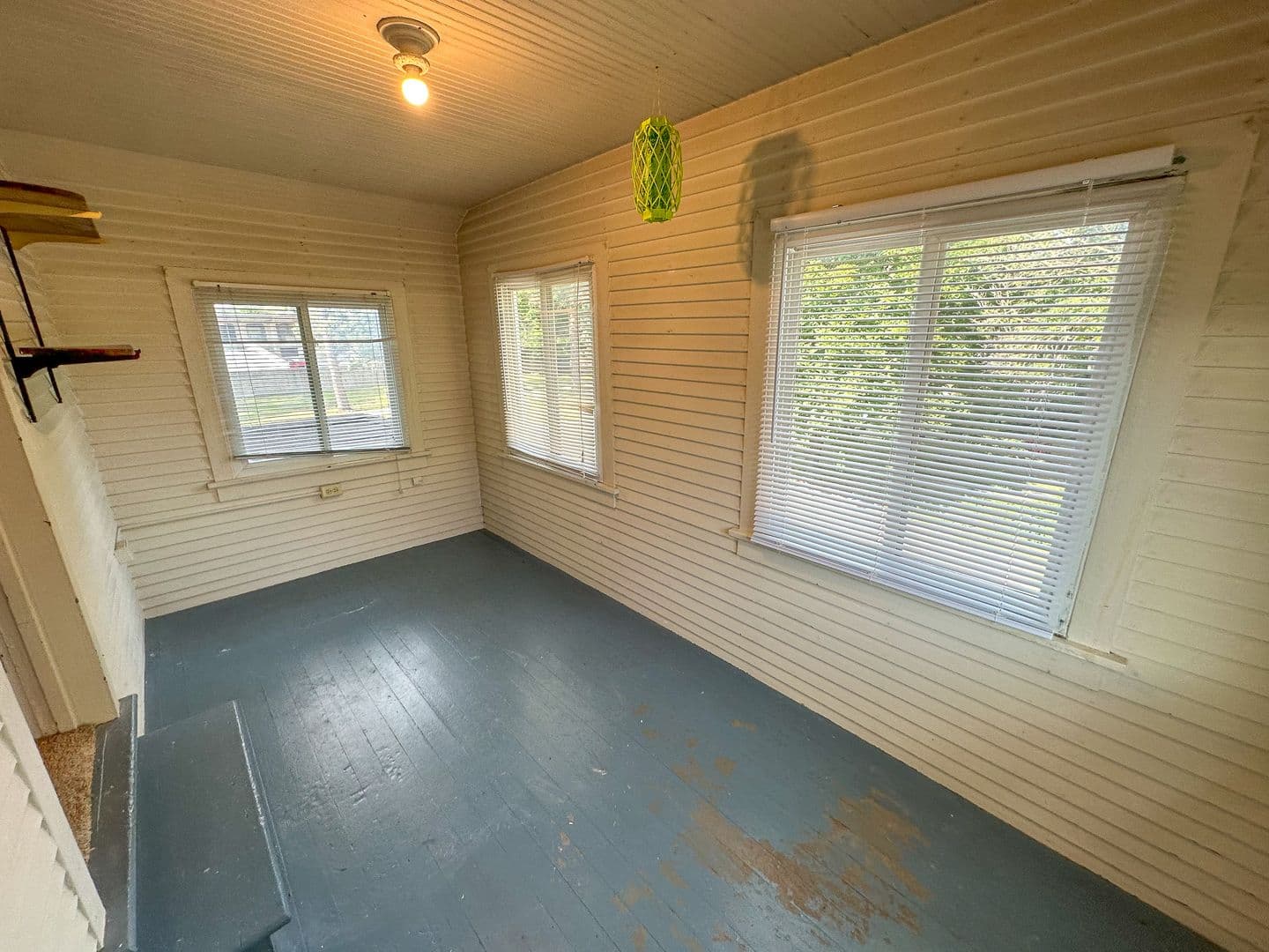 Ames House: 535 Welch Ave
