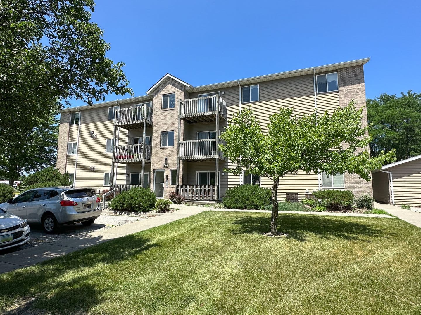 Ames Apartment: 645 Stonehaven Drive