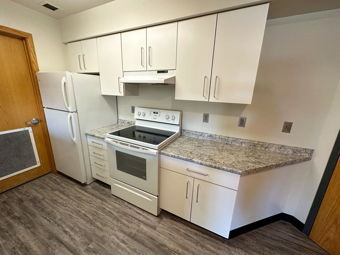 Ames Apartment: 245 N Hyland Ave