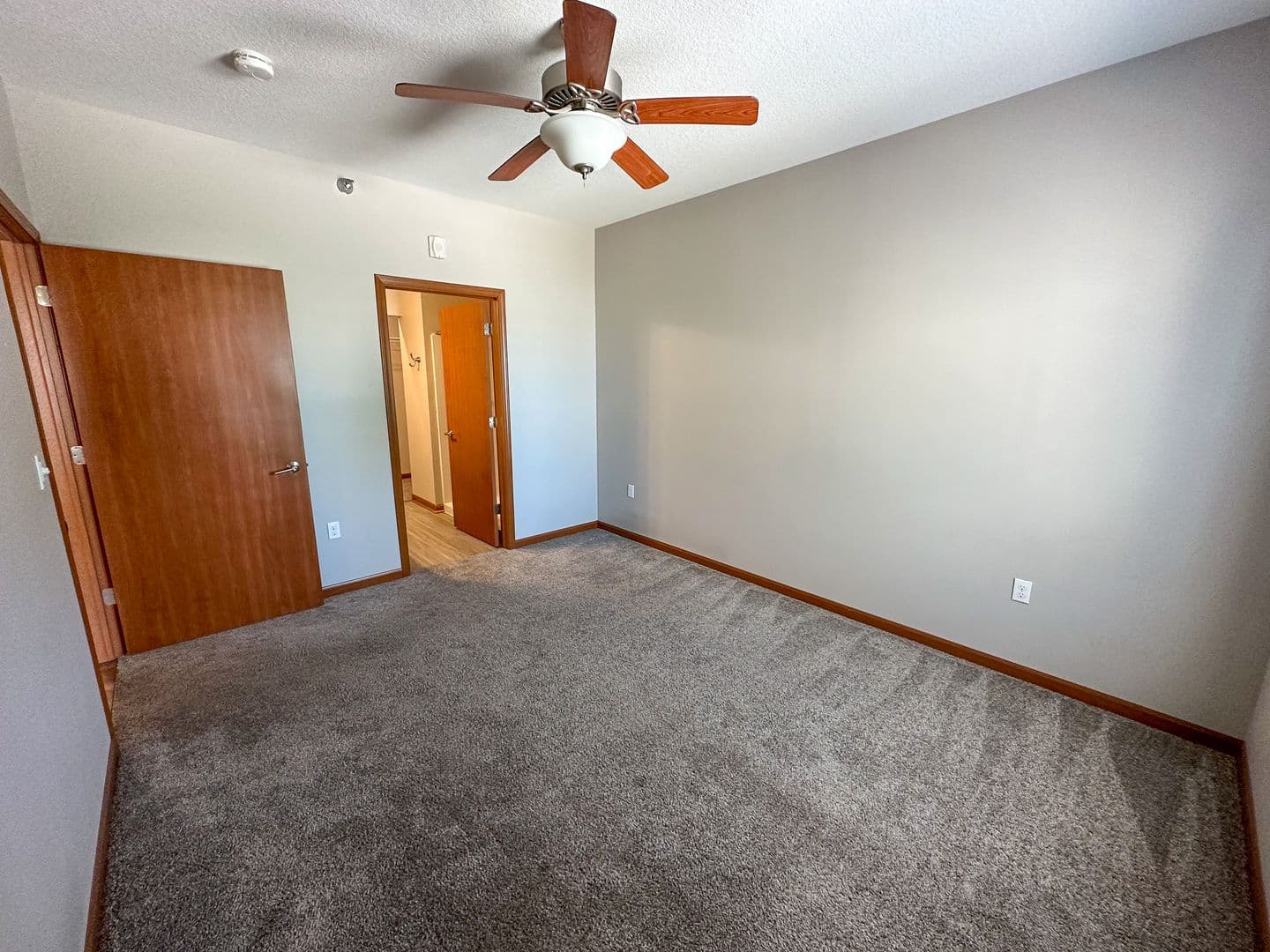 Ames Apartment: 135 Campus