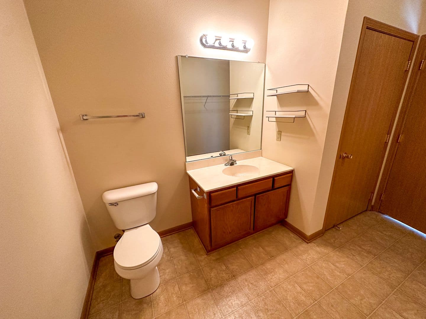 Ames Apartment: 210 Gray Ave