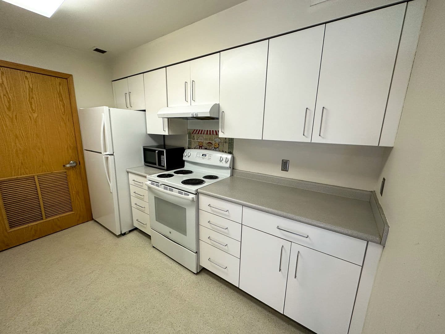 Ames Apartment: 244 N Hyland Ave