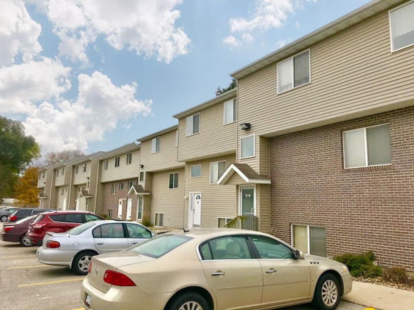 Ames Apartment: 204 Jewel Drive