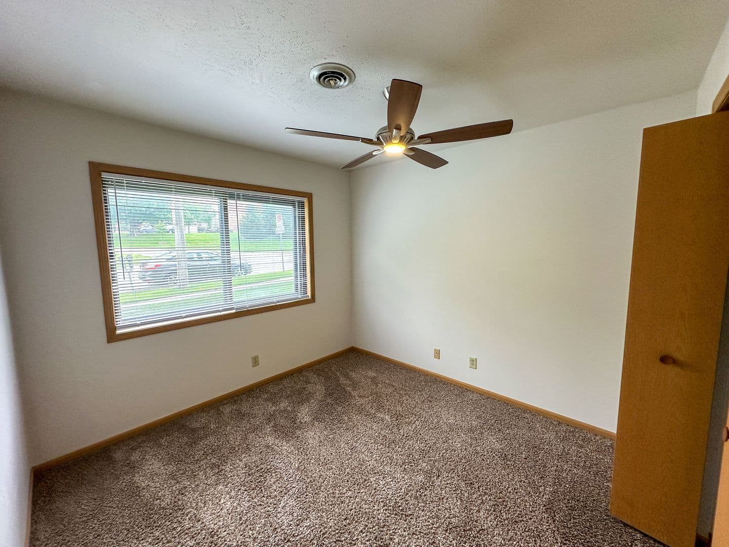 Ames Apartment: 247 Sheldon Ave