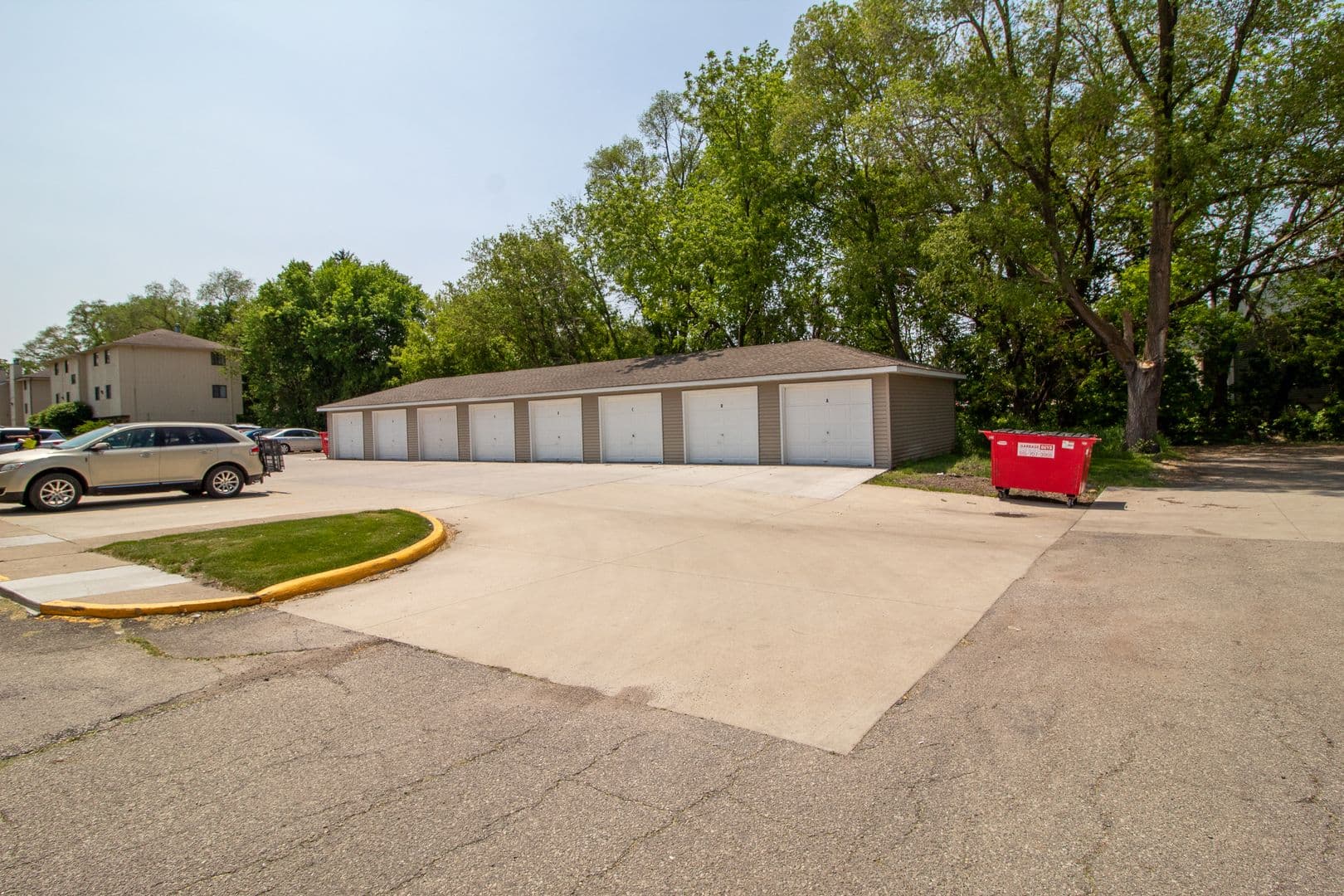 Ames Apartment: 1225 Delaware Ave