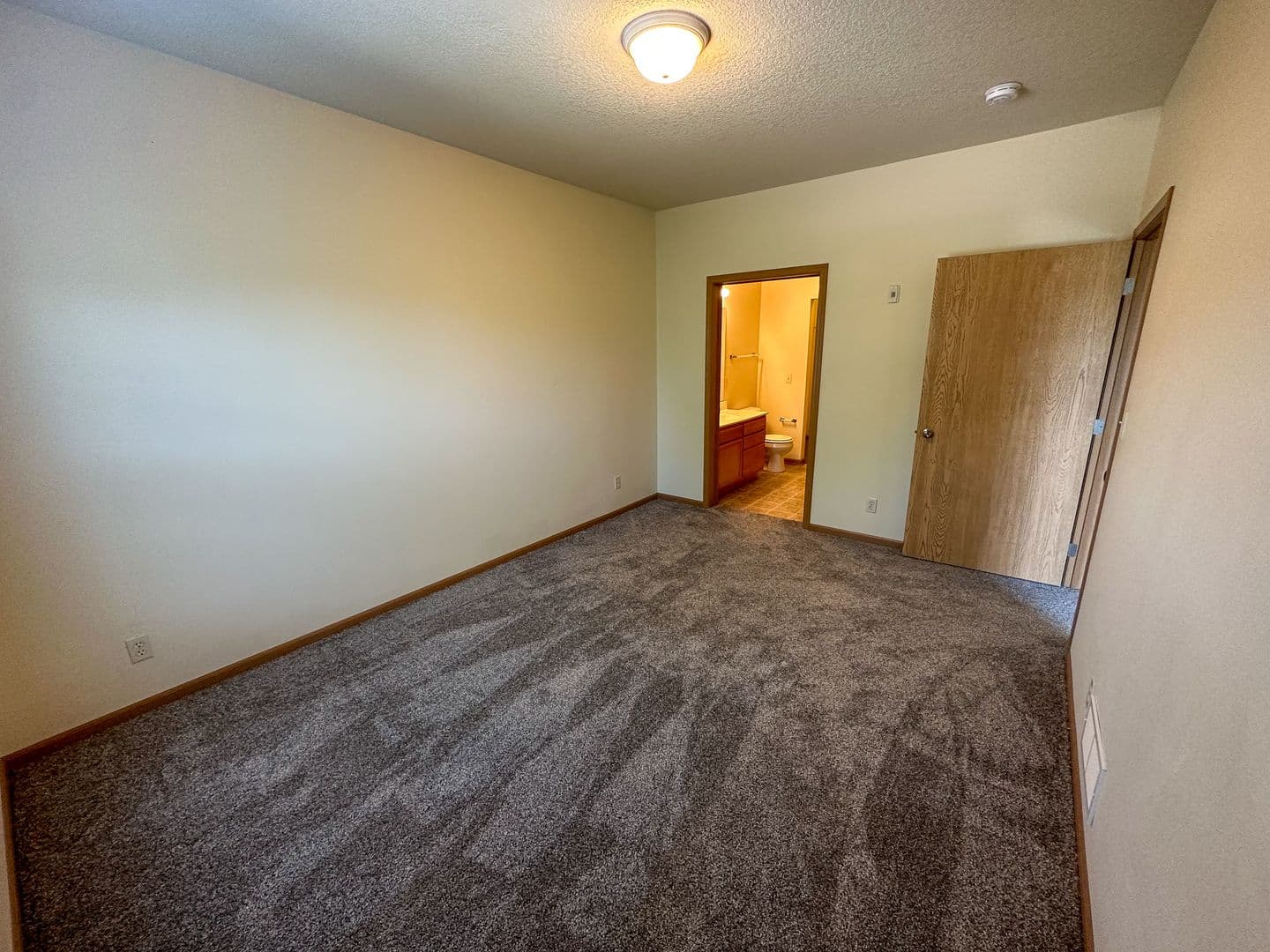 Ames Apartment: 205 Beach Ave