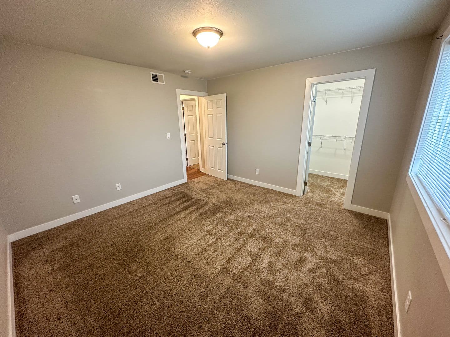 Ames Apartment: 207 S 5th St