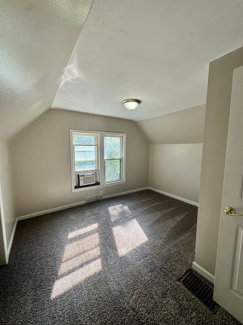 Ames House: 3002 Woodland St