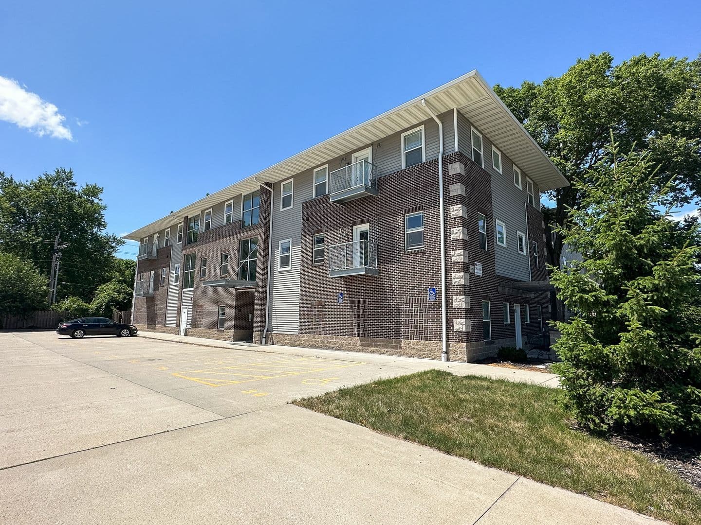 Ames Apartment: 135 Campus