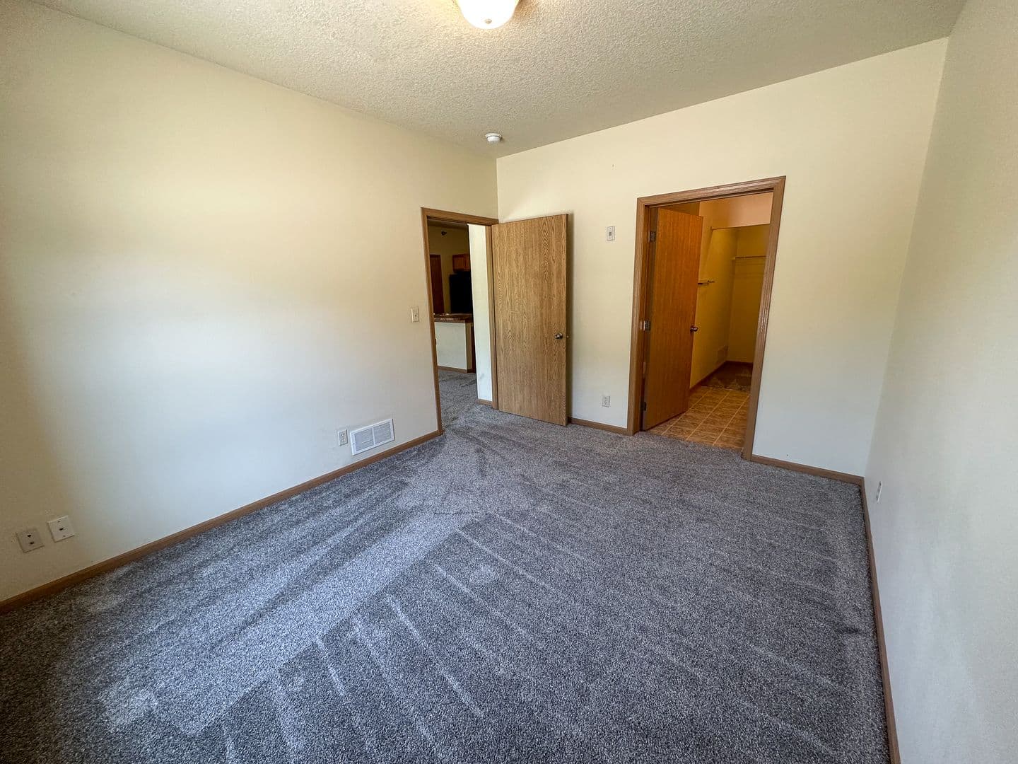 Ames Apartment: 205 Beach Ave