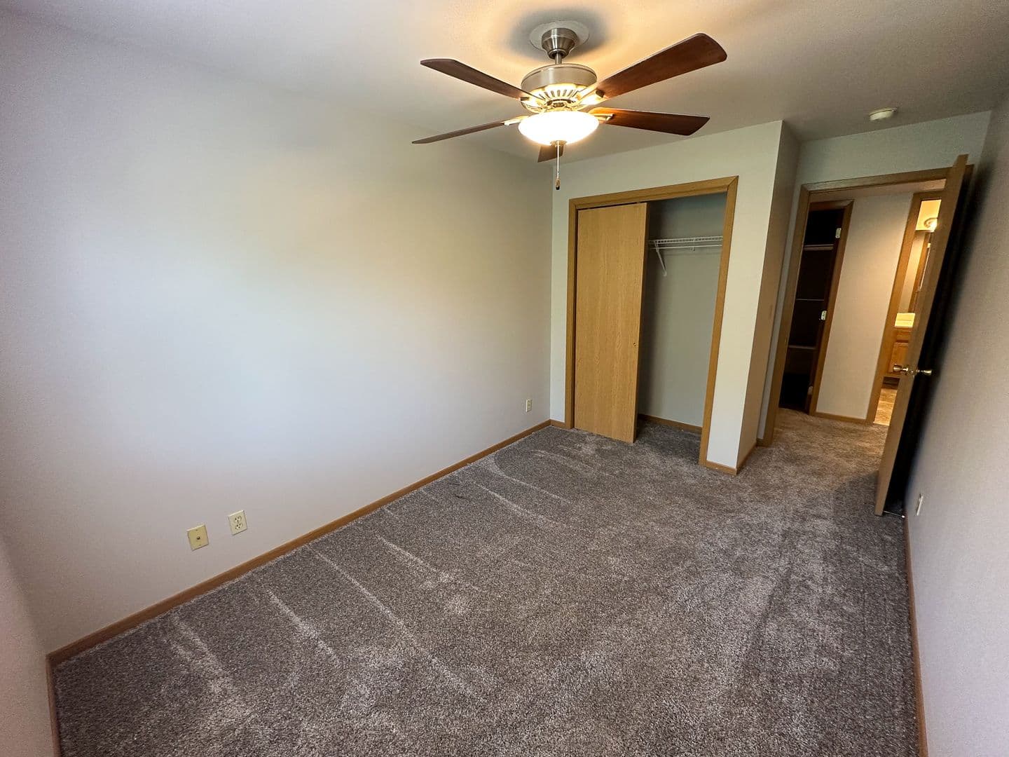 Ames Apartment: 258 N Hyland Ave