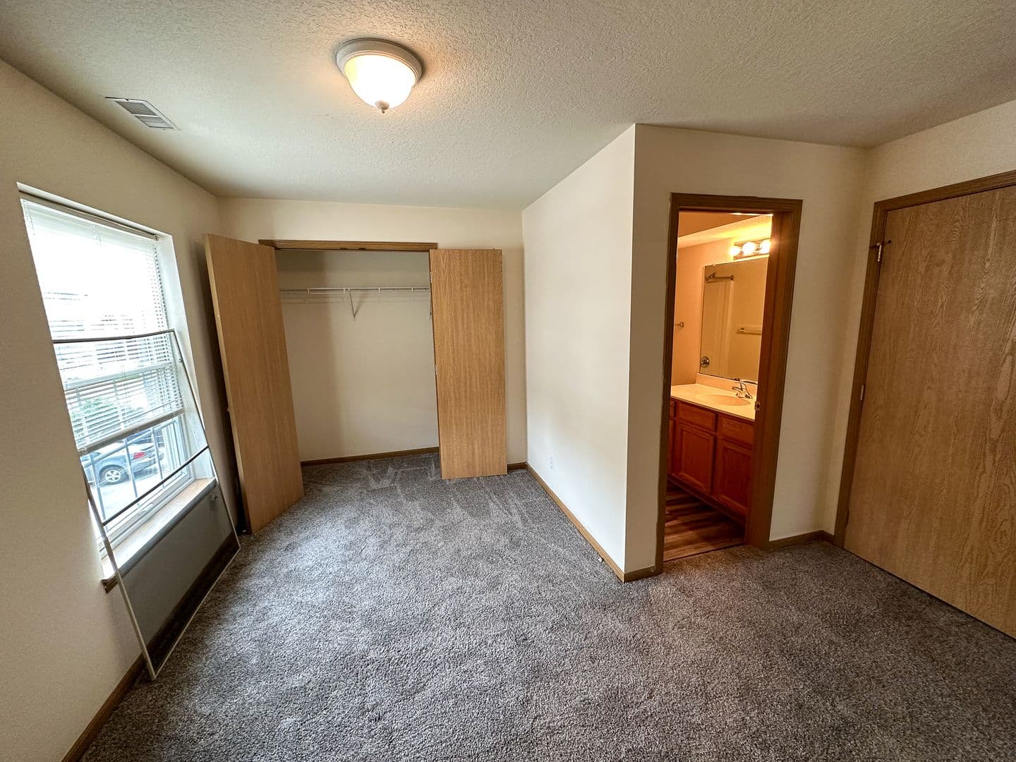 Ames Apartment: 121 Beach Ave