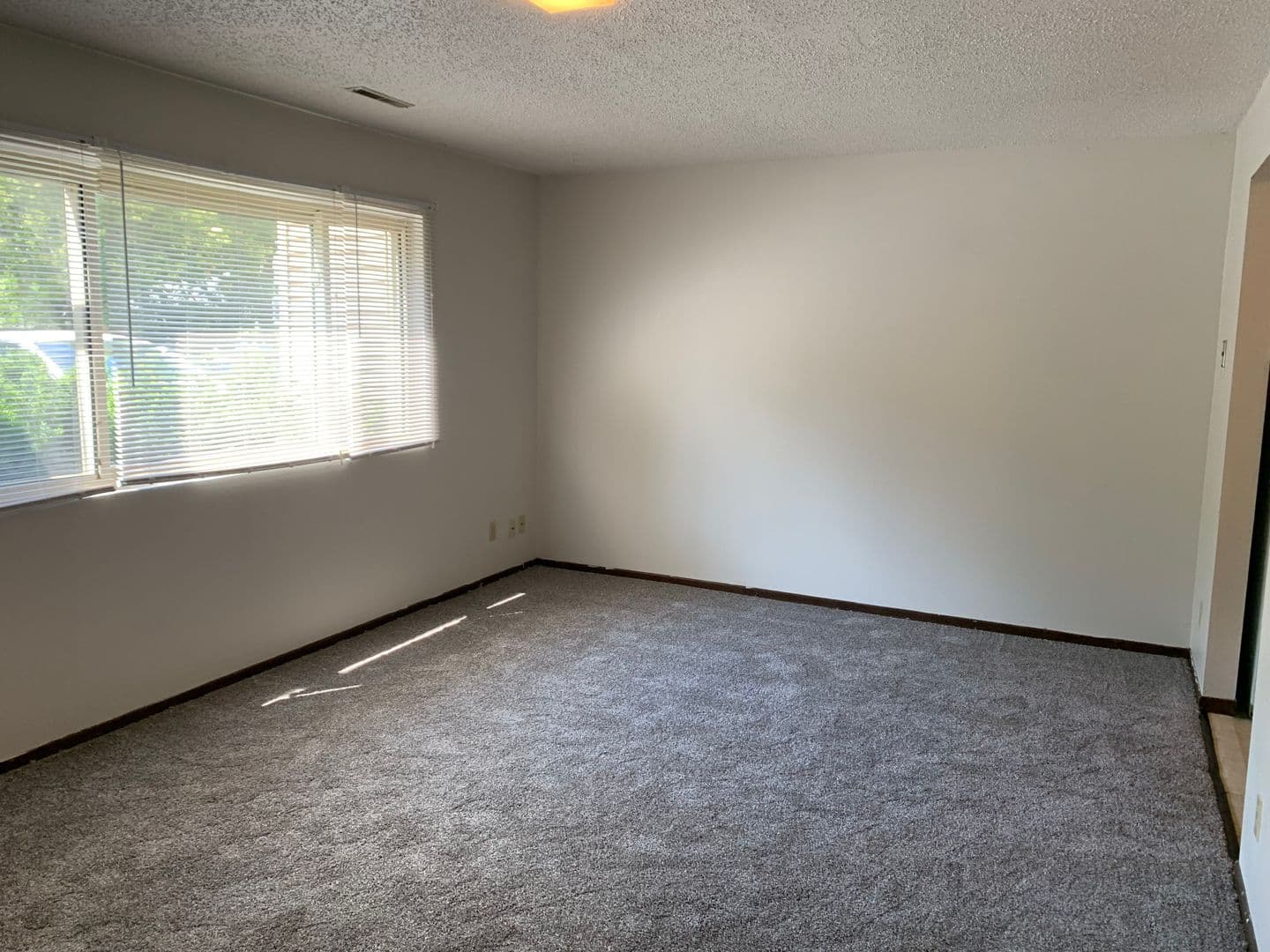 Ames Apartment: 121 Howard Ave