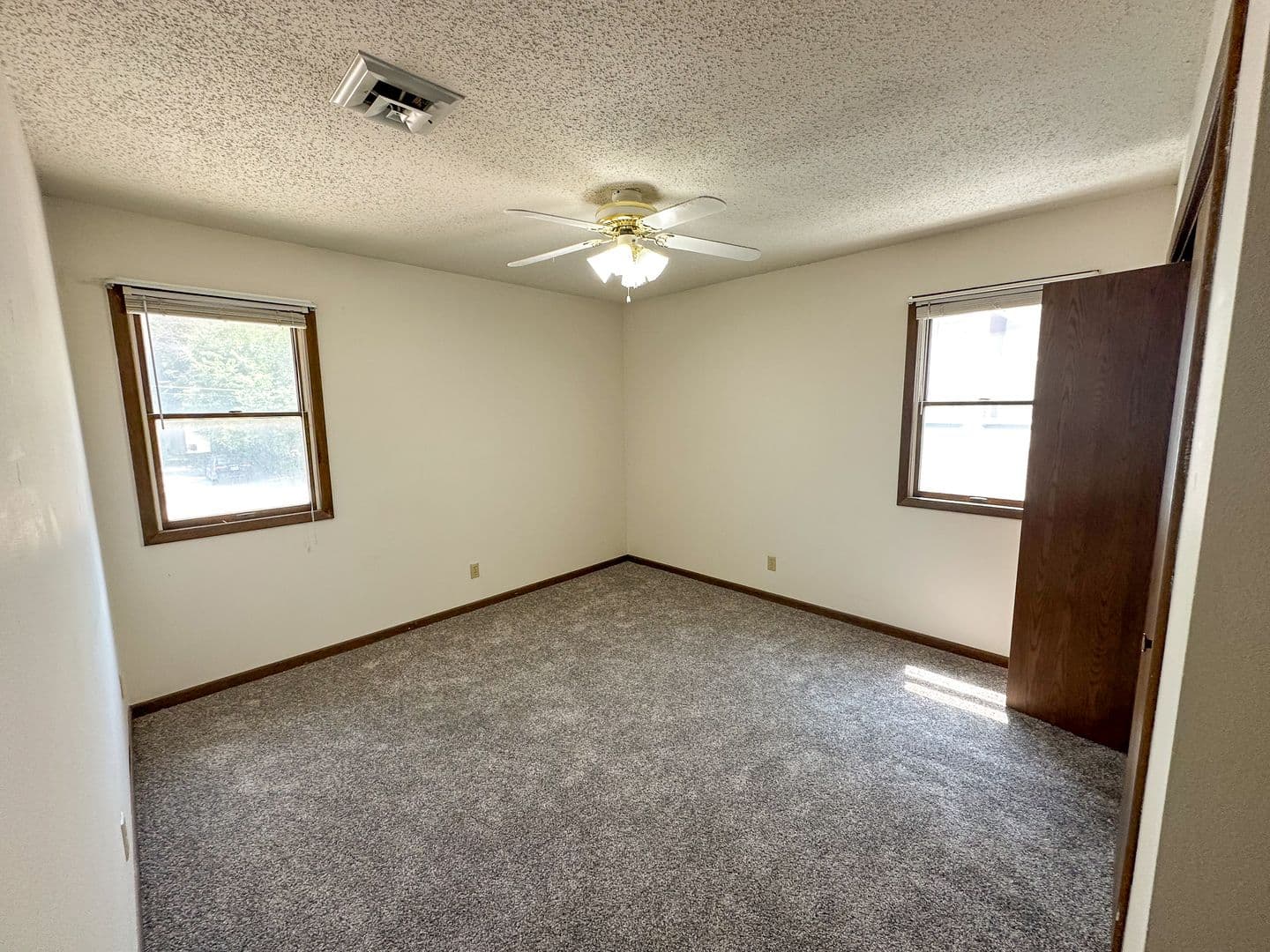 Ames Apartment: 212 S Walnut Ave