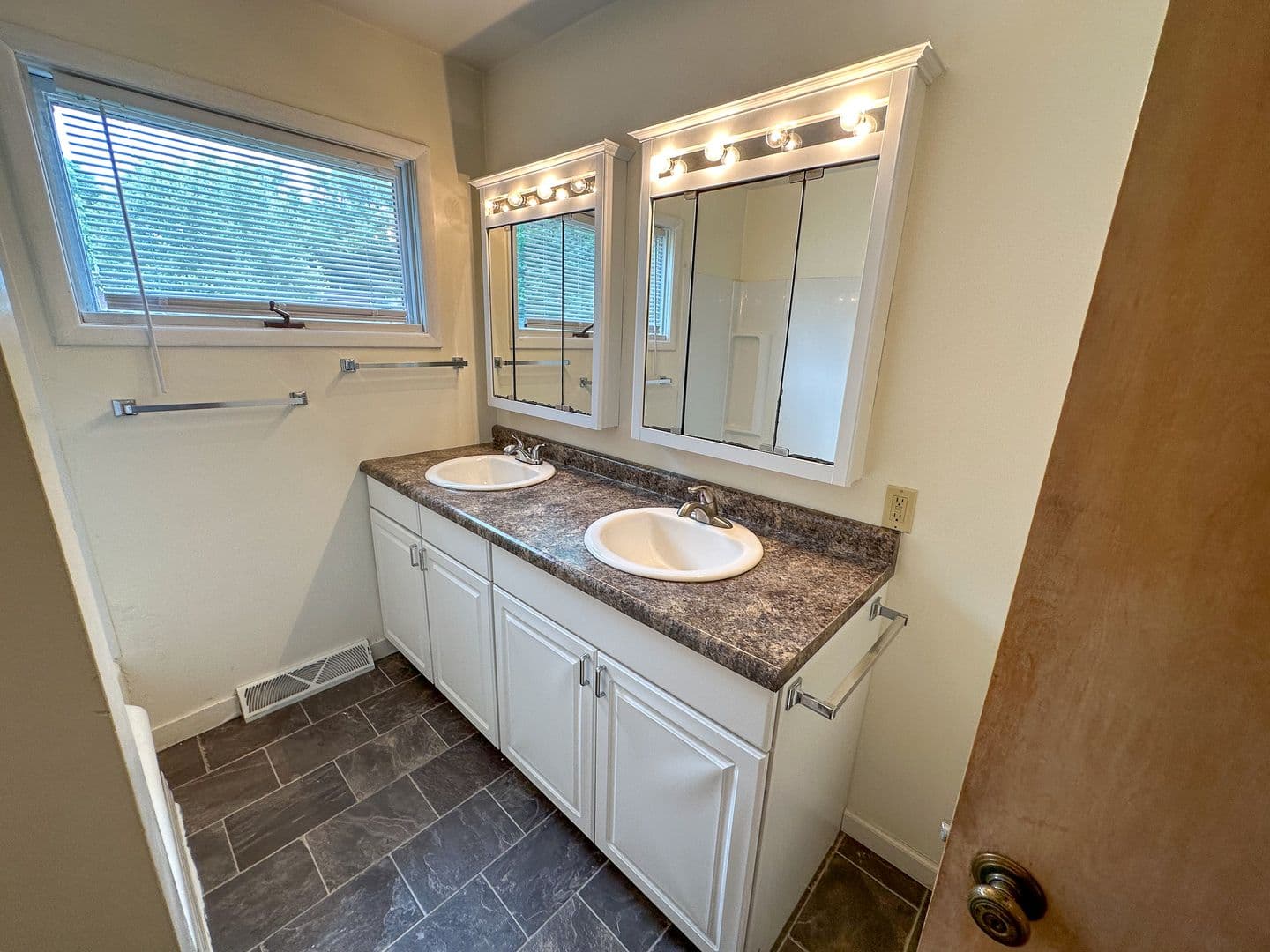 Ames Apartment: 3319 Story Street