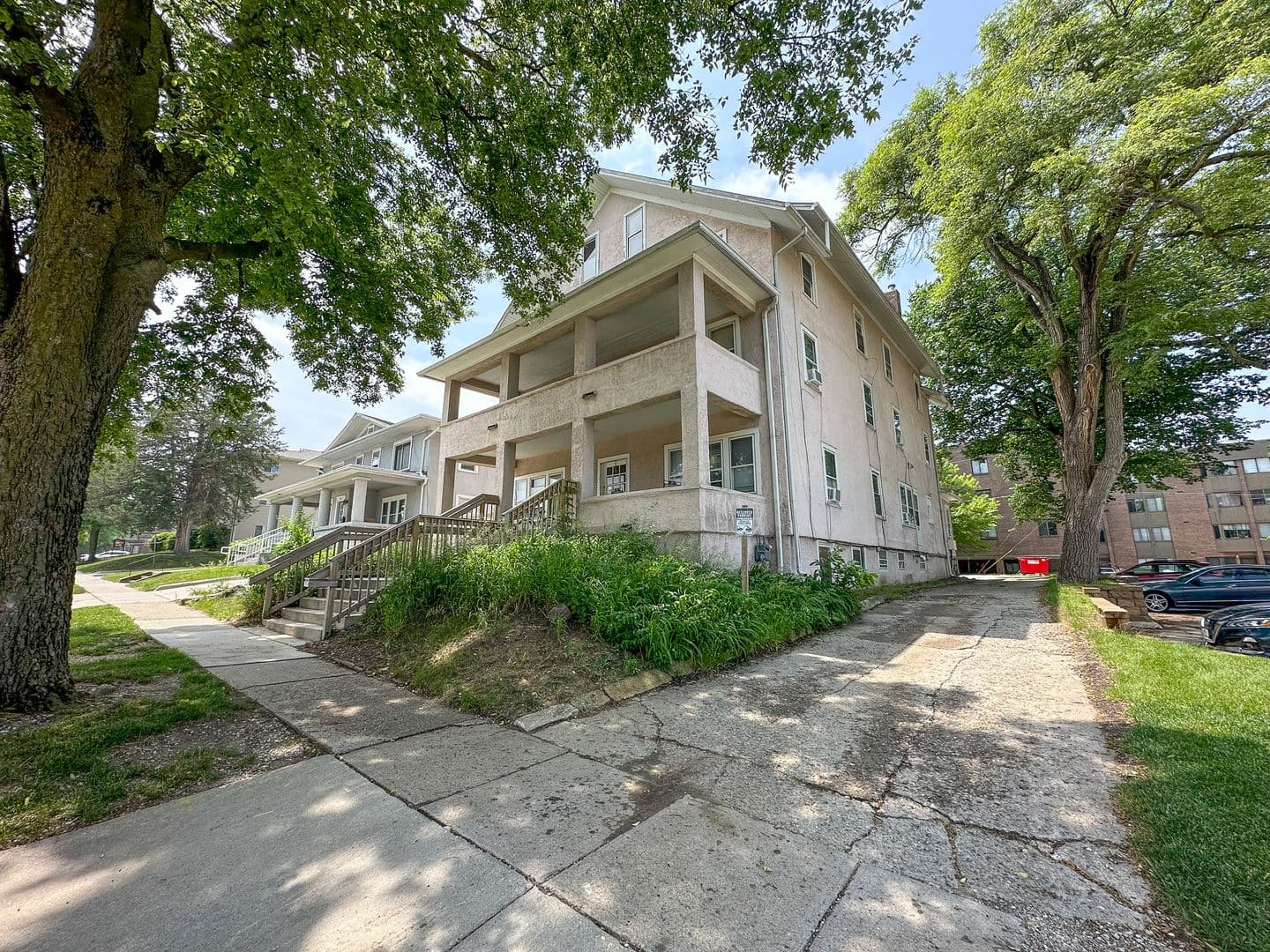 Ames Apartment: 233 Sheldon Ave