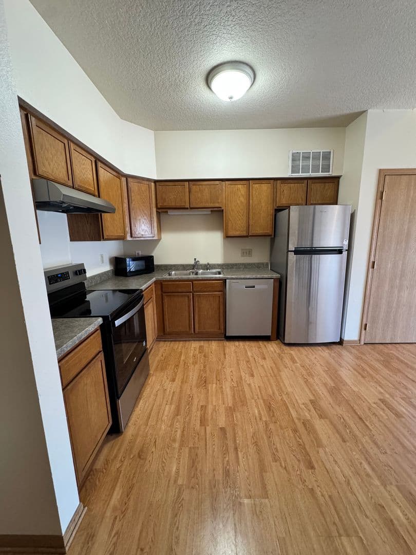 Ames Apartment: 210 Gray Ave