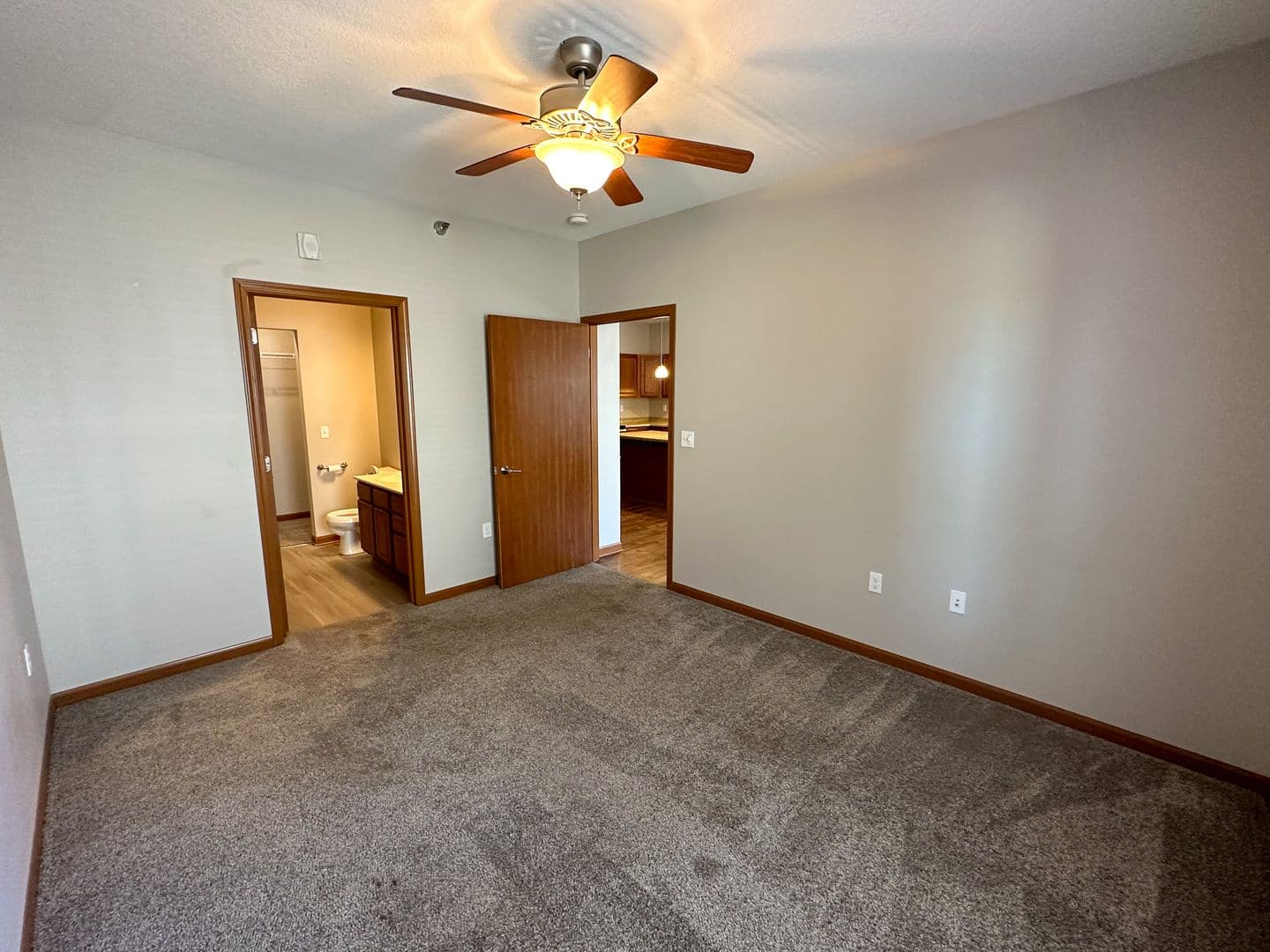Ames Apartment: 135 Campus