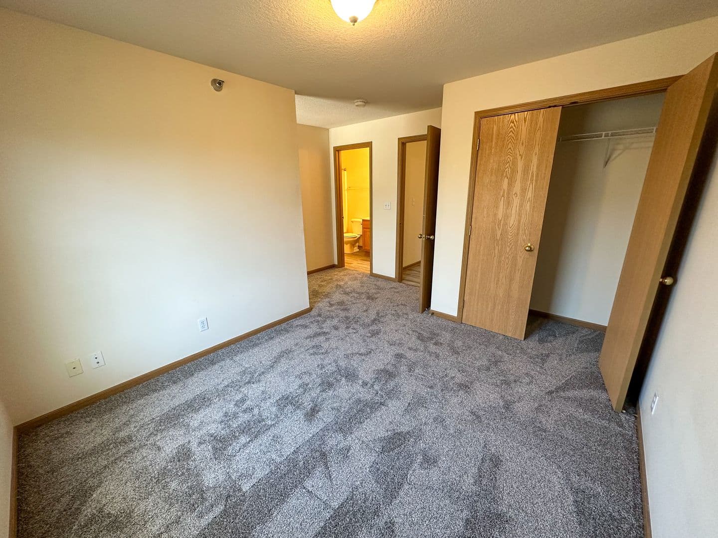 Ames Apartment: 121 Beach Ave