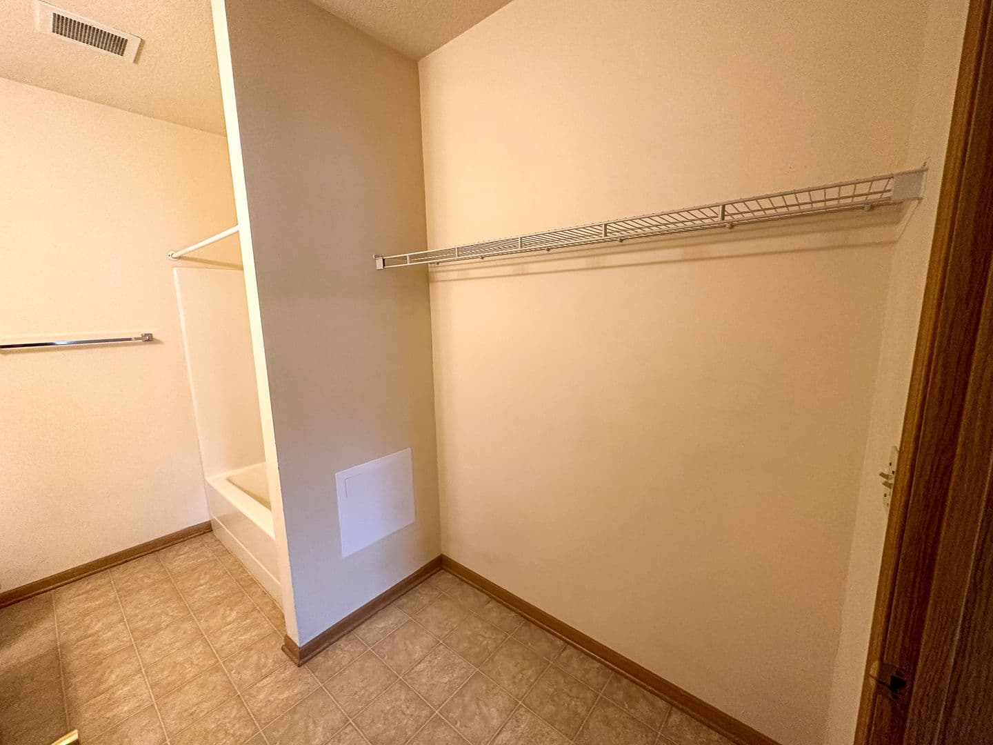 Ames Apartment: 210 Gray Ave