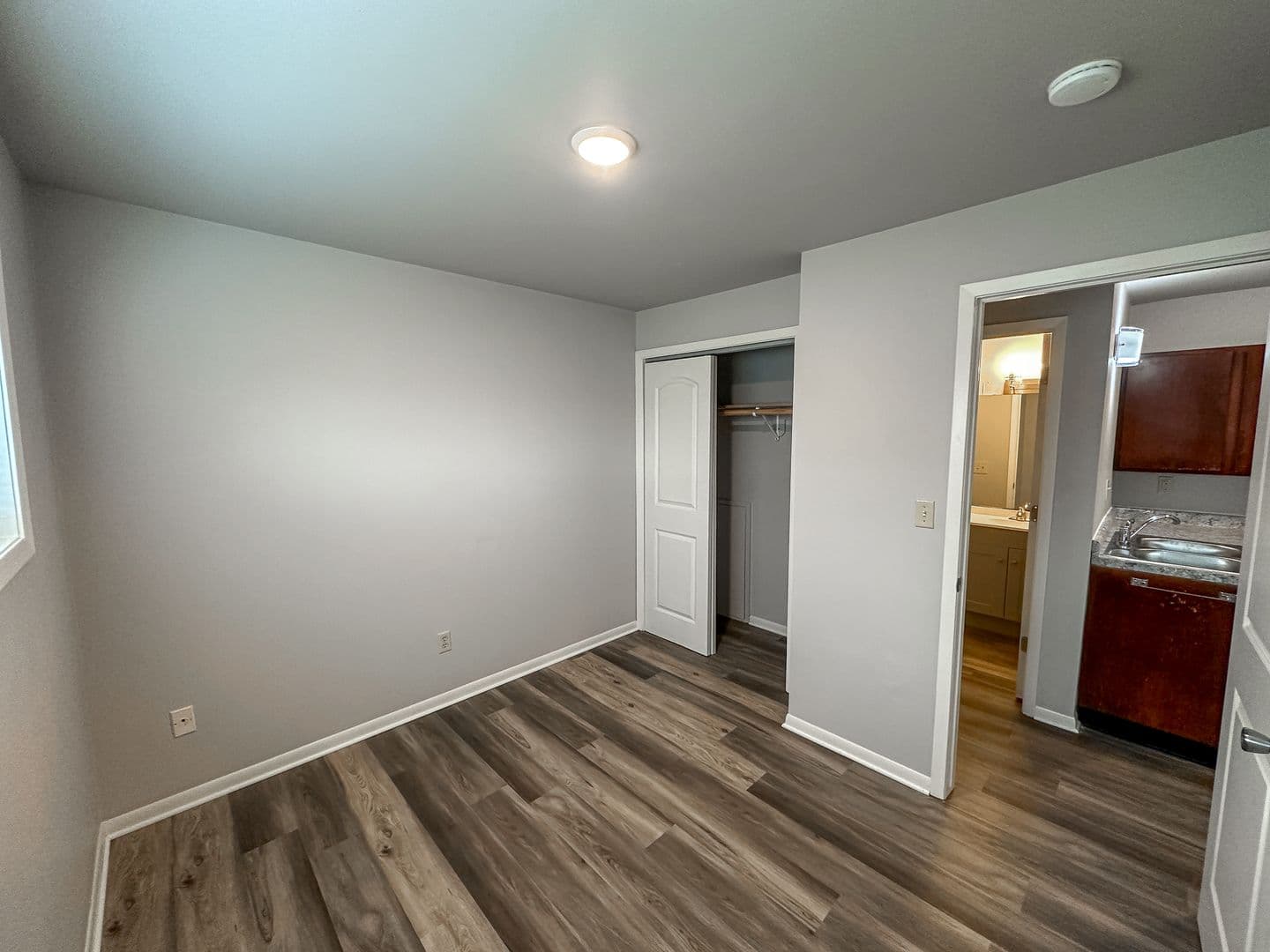 Ames Apartment: 129 S Oak Ave