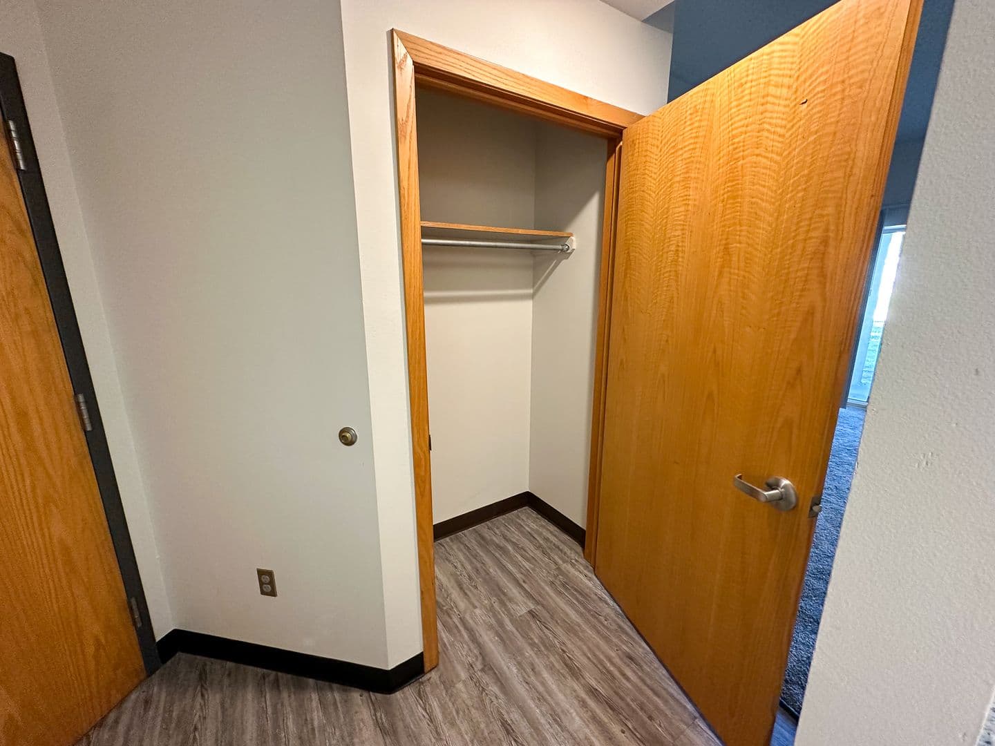 Ames Apartment: 245 N Hyland Ave