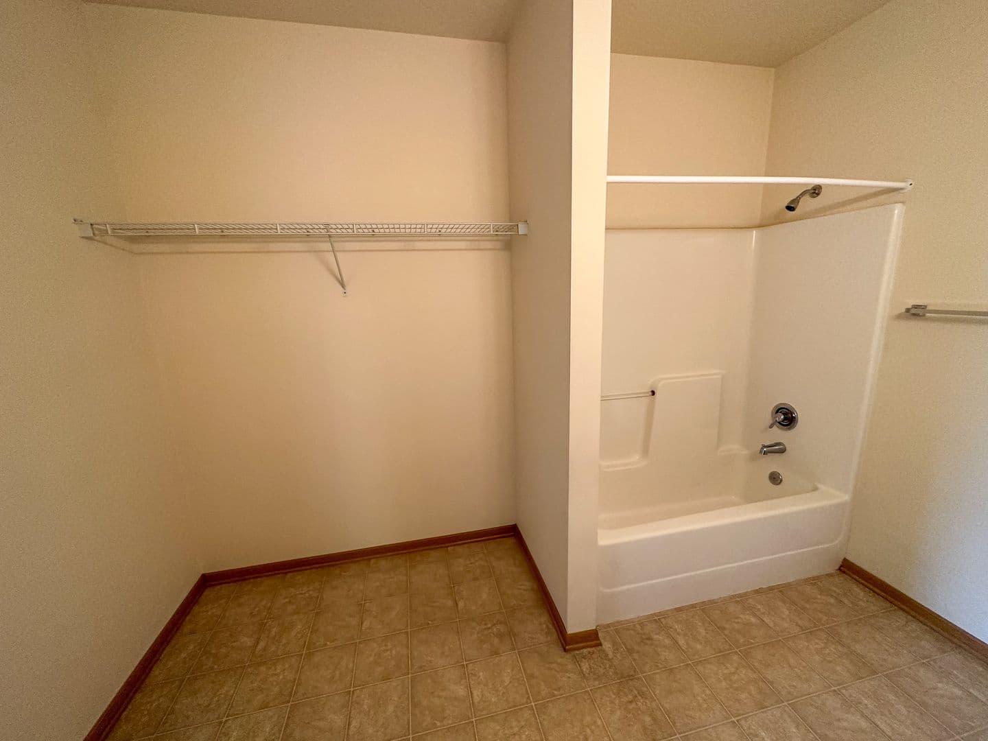 Ames Apartment: 210 Gray Ave