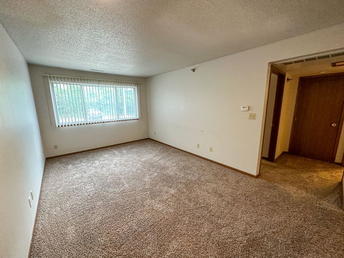 Ames Apartment: 225 N Hyland Ave