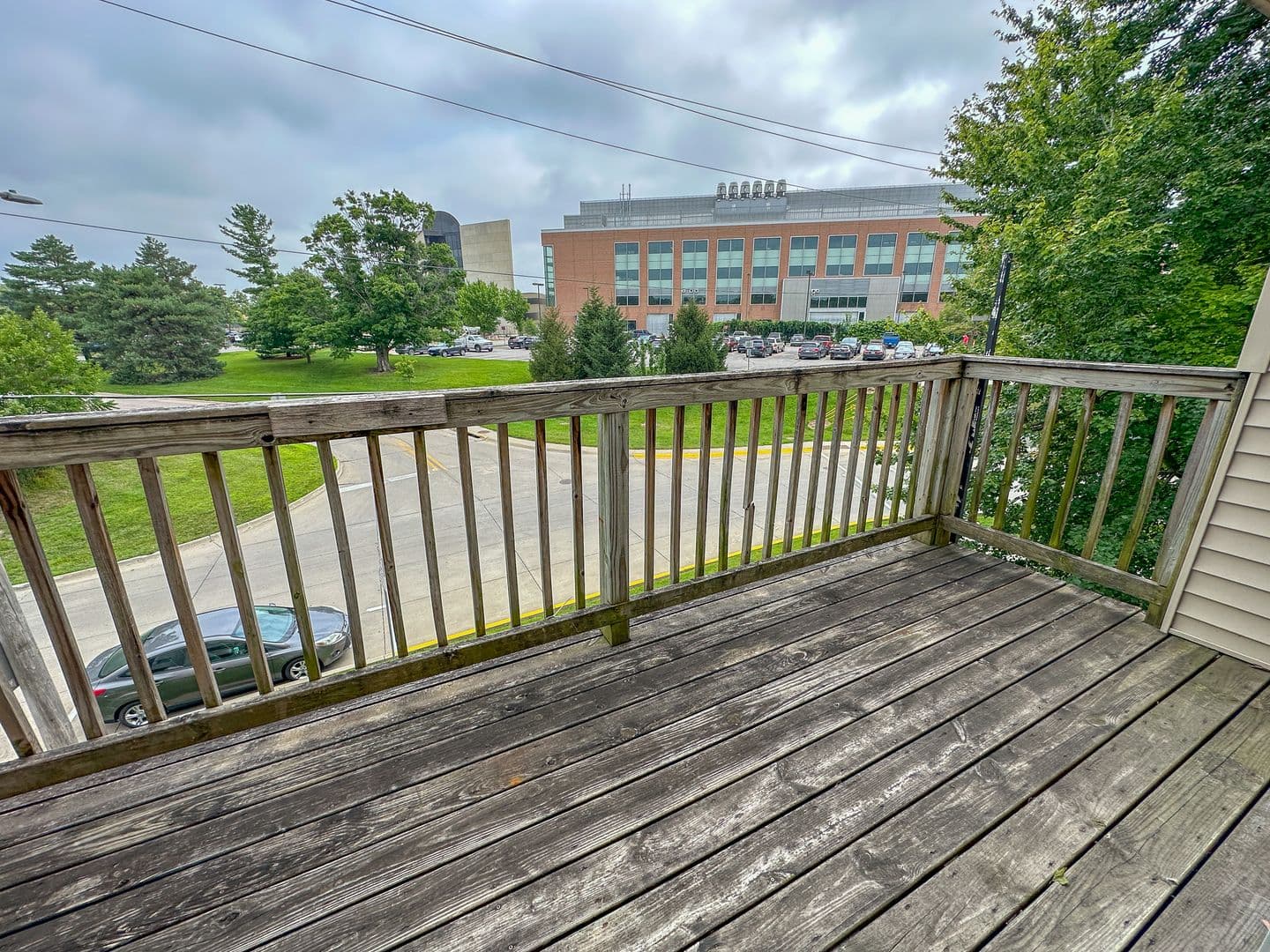 Ames Apartment: 247 Sheldon Ave