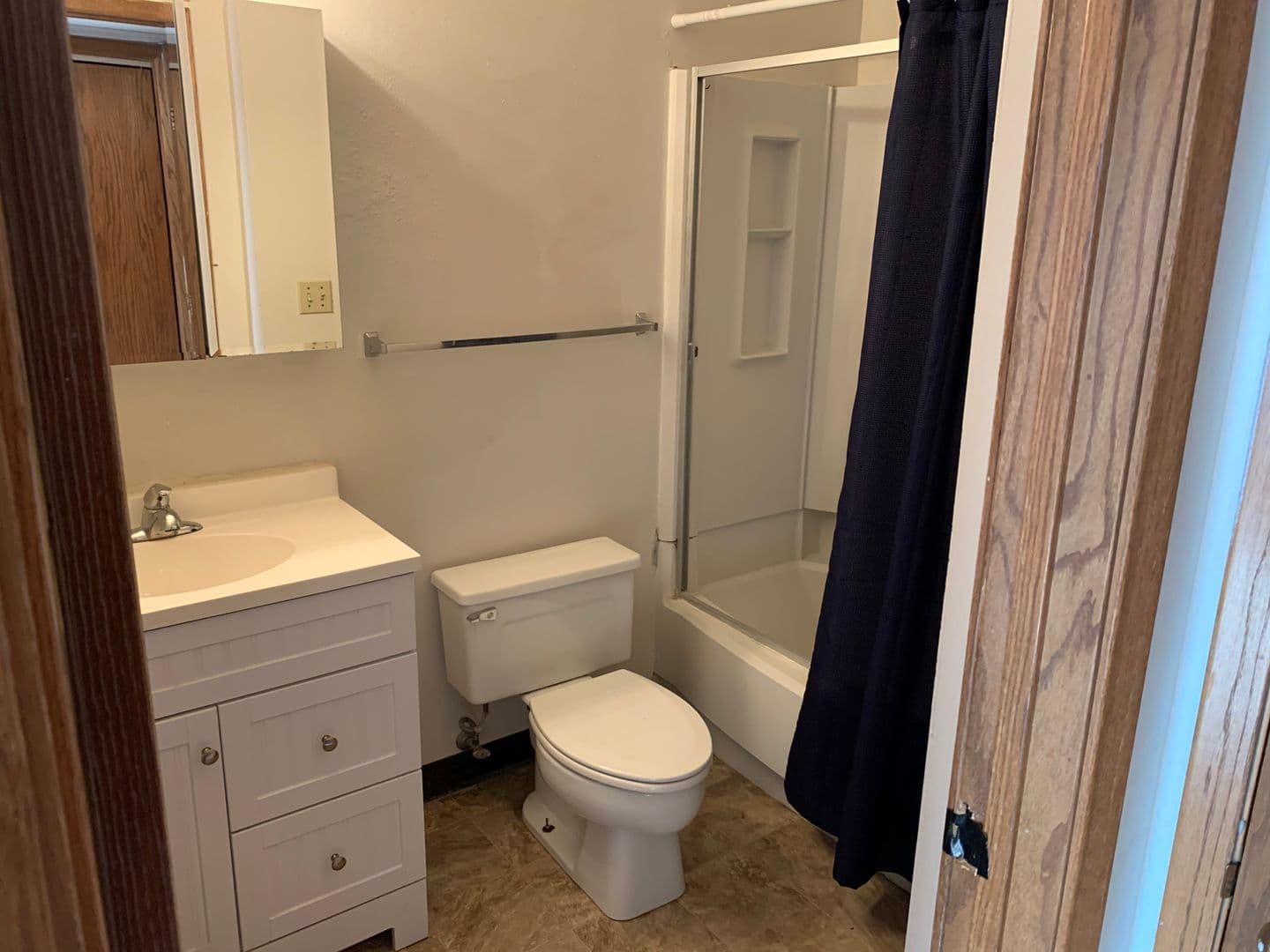 Ames Apartment: 246 N Hyland Ave