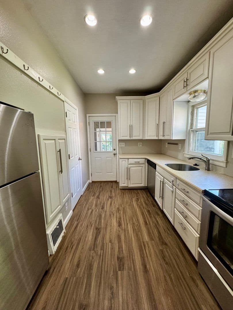 Ames House: 3002 Woodland St