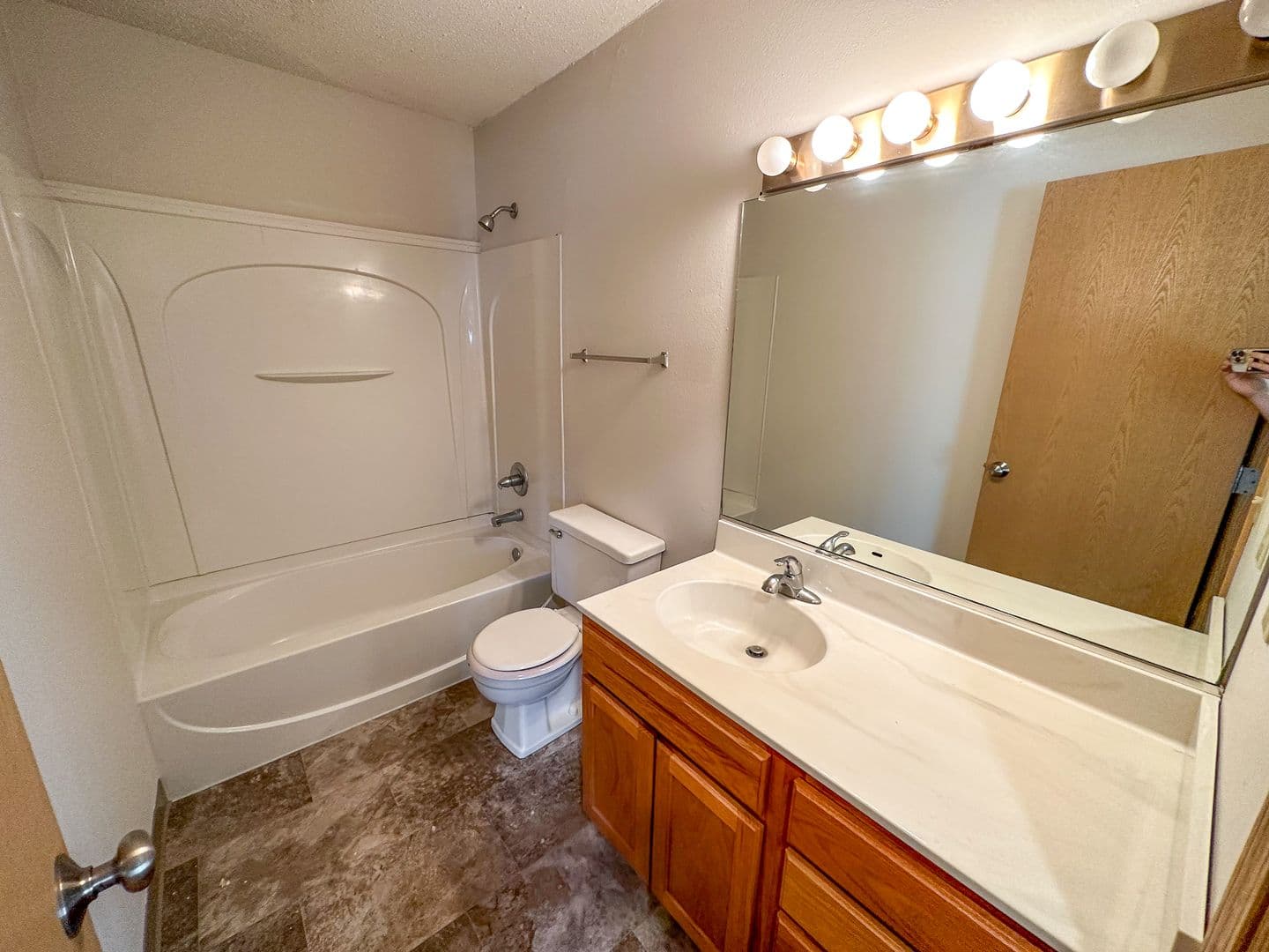Ames Apartment: 4606 Ontario St